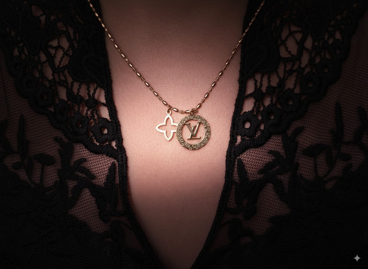 Cadena LV 2 Dijes en ORO LAMINADO – SALODANNA